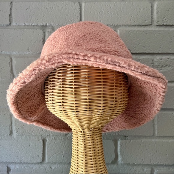 NATURAL LIFE Accessories - Cozy NATURAL LIFE Pink/Mauve Sherpa Bucket Hat NWOT